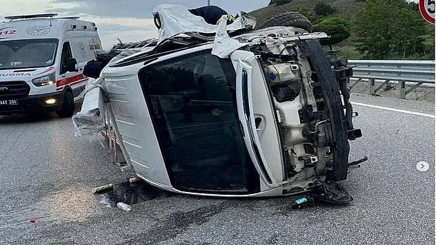 Devrilen kamyonetin sürücüsü yaralandı