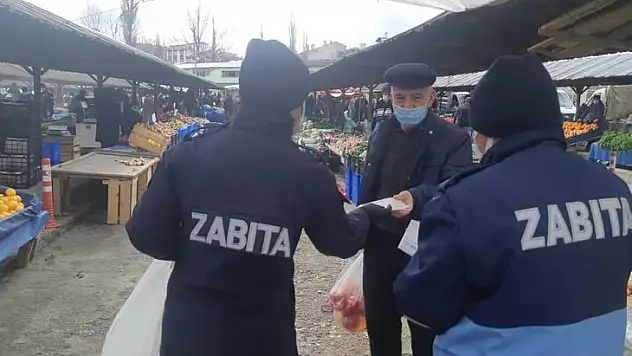 Devrekani'de esnaf ve vatandaşlara maske dağıtıldı