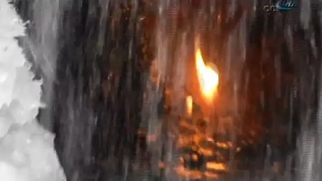 Durmadan yanan kaya bilim insanlarını hayrete düşürdü