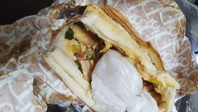 Ekmek arasında uyuşturucu taşıdılar! 2 tutuklama