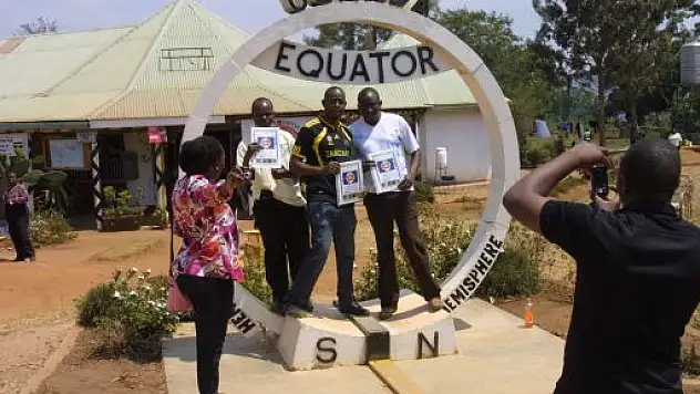 Ekvator çizgisinin Uganda'dan geçtiği nokta ilgi odağı oluyor