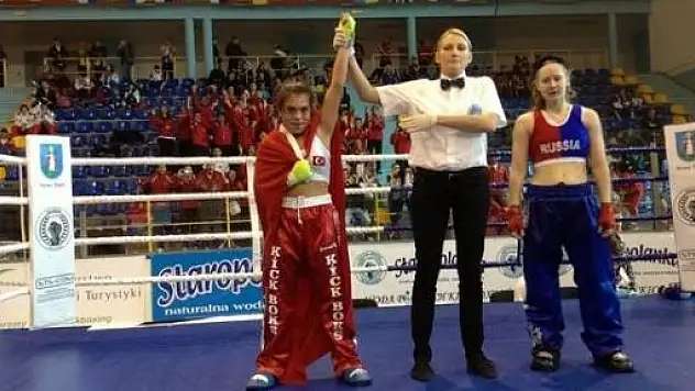 Eskişehirli Kickbokscu Avrupa Şampiyonu Oldu 