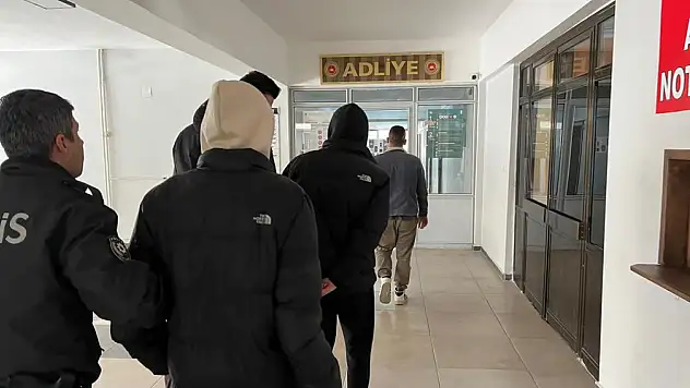 Evden hırsızlık şüphelisi 3 kişi tutuklandı!