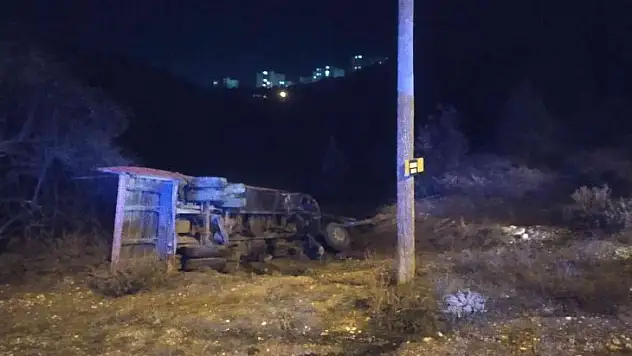 Kamyonun freni boşaldı! Sürücü atlayarak kurtuldu