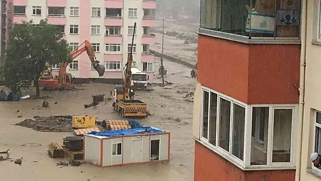 Bozkurt'taki Ezine Çayı yeniden taştı