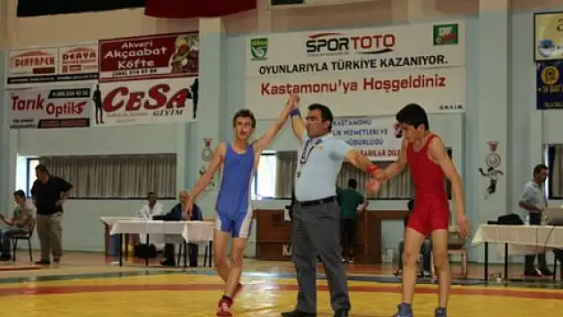 Grekoromen Güreş Grup Müsabakaları Sona Erdi