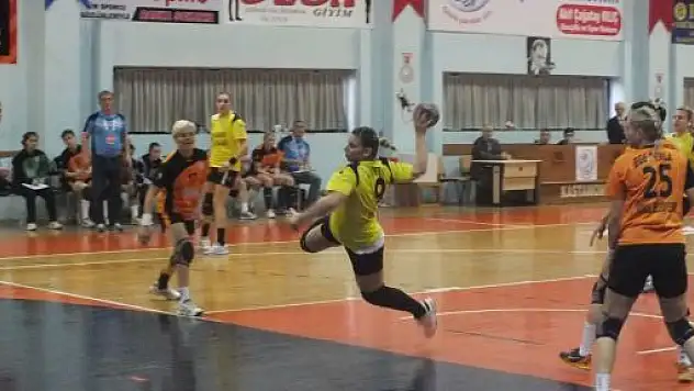 Hentbol Süper Ligi'nde Araç Belediyespor Farkı