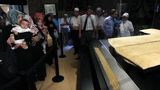 Hırka-i Şerif ziyarete açıldı