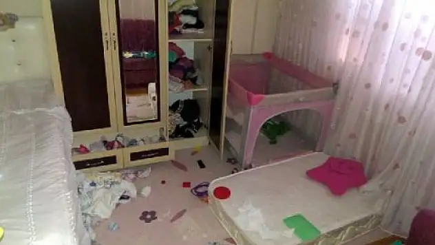 Hırsızlar, Altın Bulamayınca Evi Dağıttılar