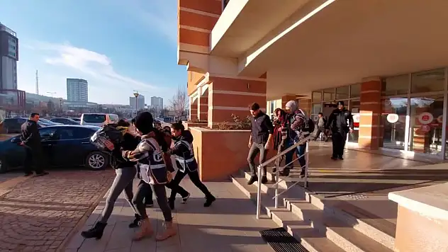 Hırsızlık şüphelisi 3 kadın tutuklandı