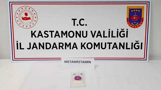 İç çamaşırına uyuşturucu sakladı, jandarmadan kaçamadı