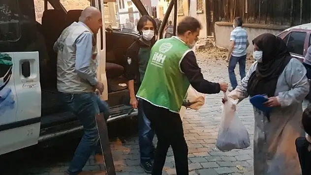 İHH, yaptığı yardımları sürdürüyor