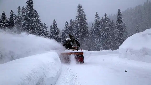 Ilgaz'da kar ve sis etkili oluyor