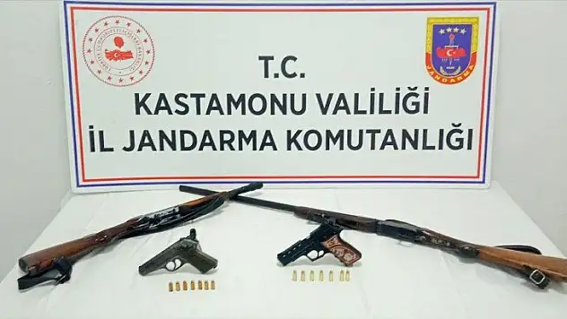 İnebolu'da ruhsatsız tabanca ve av tüfeği ele geçirildi