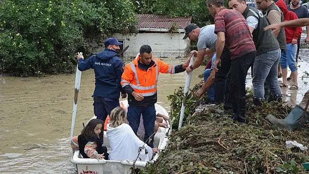 İnebolu'da sele kapılan Rabia için arama çalışması başlatıldı