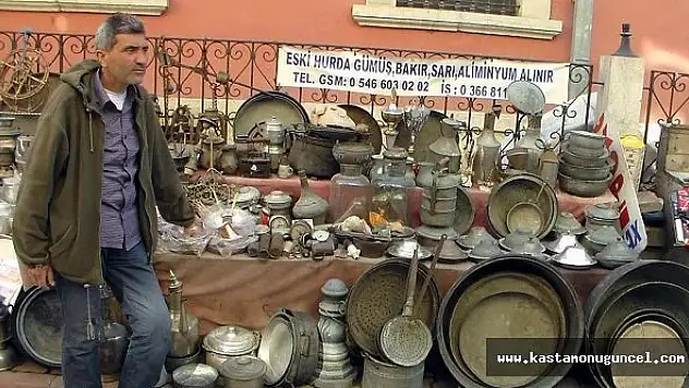 İnebolu'nun Tek Antikacısı Geçmişten Geleceğe Işık Tutuyor