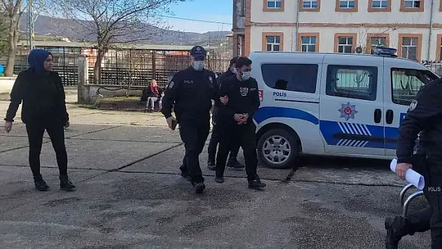 Hırsızı sigara izmariti ele verdi