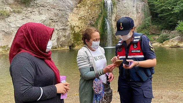 Jandarma ekipleri kadınlara KADES'i anlattı