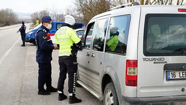 Jandarma ve polisten 'tam kapanma' denetimleri