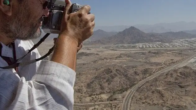 Kabe'deki genişletme çalışmalarını fotoğraflayan tek kişi bir Türk