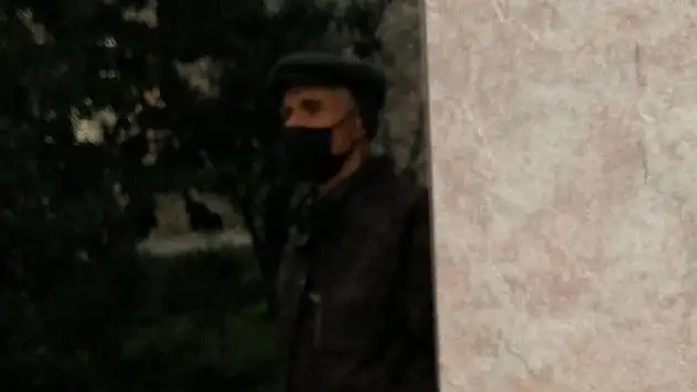 Karantinada olması gerekiyordu! Bankaya para çekmeye geldi