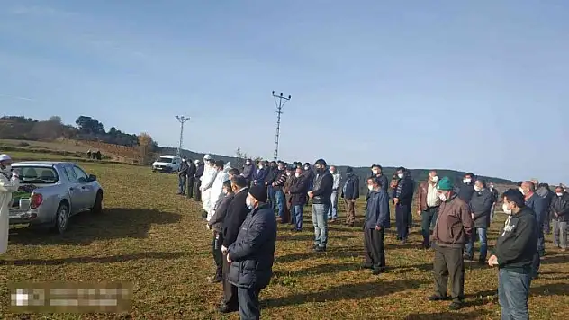 Bir gün arayla koronavirüse yenildiler