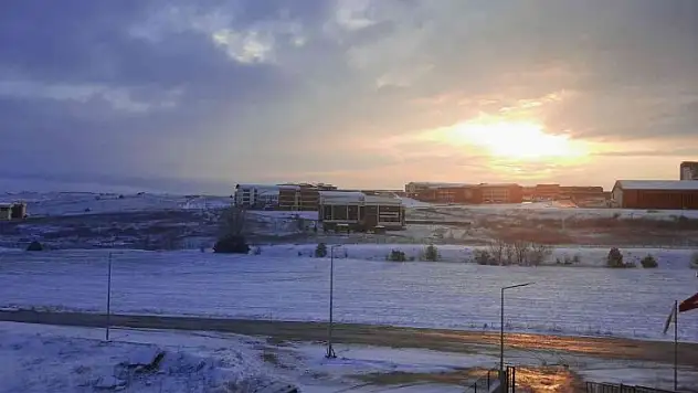 İl merkezinde kar yağışı etkili oldu