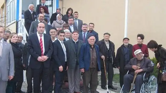 Kastamonu Valiliğinden Huzurevine Duygulandıran Ziyaret