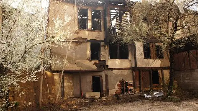Kastamonu'da tarihi ev küle döndü