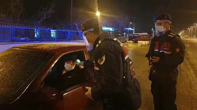 Eniştesini ziyarete gidince ceza yemekten kurtulamadı