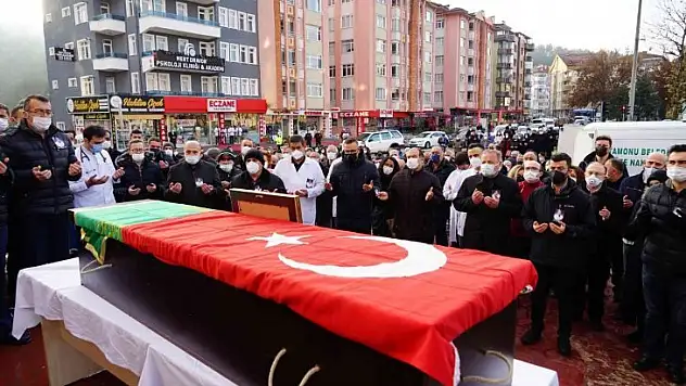 Dr. Baş için görev yaptığı hastane önünde tören düzenlendi