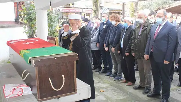 Kovide yenik düşen doktor toprağa verildi