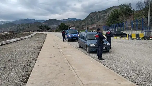 Kovid-19 pozitif ve temaslısı 7 kişi cenaze sonrası yakalandı