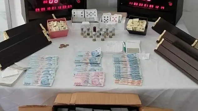 Kumar masasında yakalanan 9 kişiye 43 bin lira para cezası