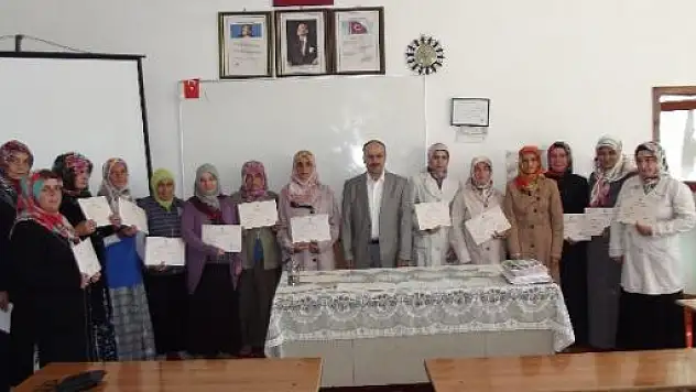 Küre'de Yaz Kur'an Kursları  Yarışmasında Dereceye Giren Öğrenciler Ödüllendirildi 