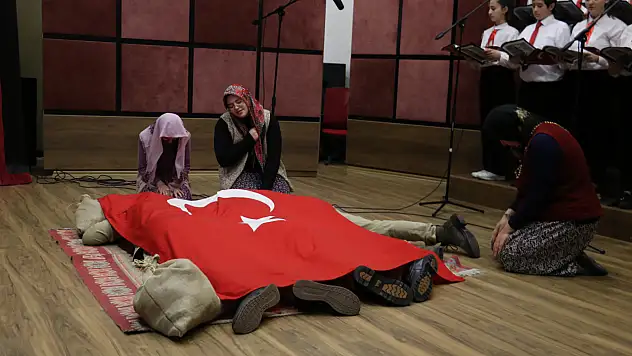 Mehmet Akif Ersoy, anıldı