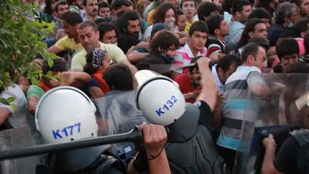 Mersin'de 'Gezi Parkı' eylemi: 10 yaralı, 8 gözaltı