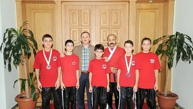 Minik şampiyonlardan Çağırıcı'ya ziyaret