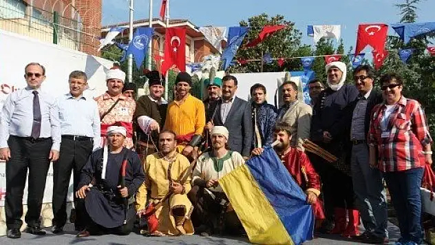 Okçular, İstanbul'da barış ve hoşgörüyü hedef aldı