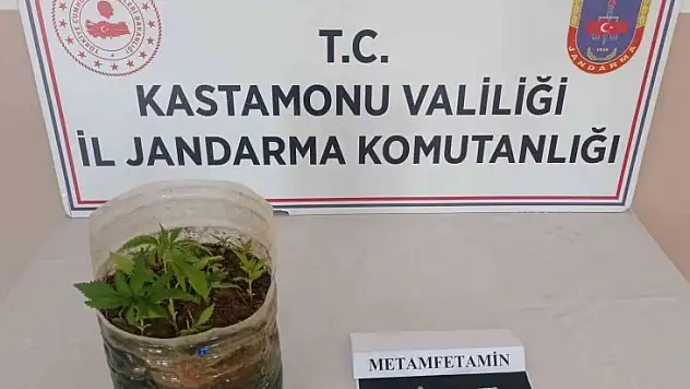 Uyuşturucu taşıyan iki kişi gözaltına alındı