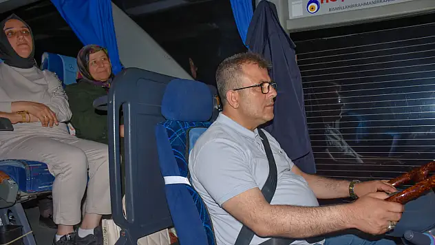 Otobüsü belediye başkanı kullandı