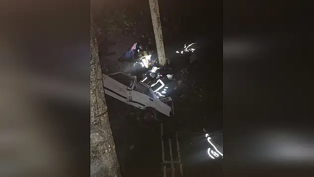 Otomobil köprüden düştü! 1'i bebek 4 kişi yaralandı