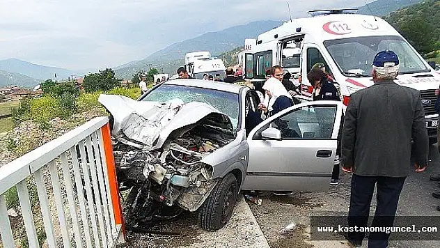 Otomobil Köprü Direğine Saplandı: 1 Ölü, 3 Yaralı