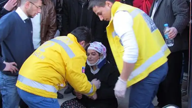 Otomobil Yayaya Çarptı: 1 Yaralı