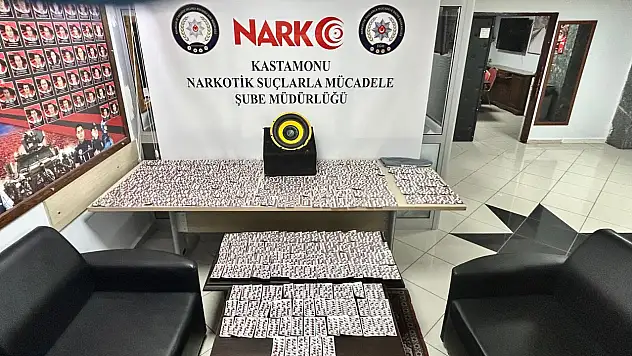 Otomobilinin hoparlörüne saklamış