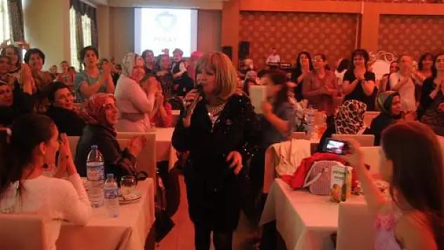 Pekay Derneği, burs gecesi düzenledi