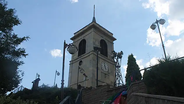 Saat Kulesi DMD'liler için kırmızıya dönecek