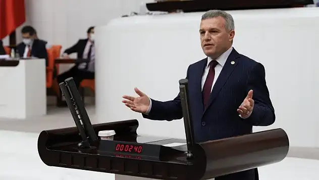 'Sadece lafla siyaset olmaz'