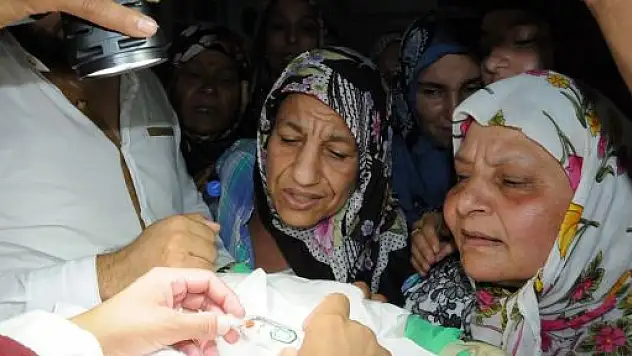 Sakal-ı Şerif'i ilk defa gören Roman vatandaşlar gözyaşı döktü