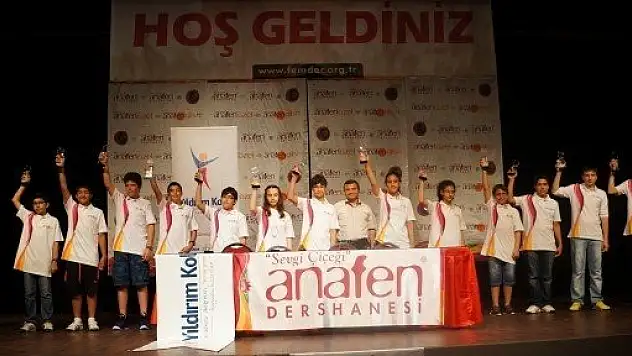 SBS'de tüm soruları bilen öğrencilerden 27'si Anafen'den